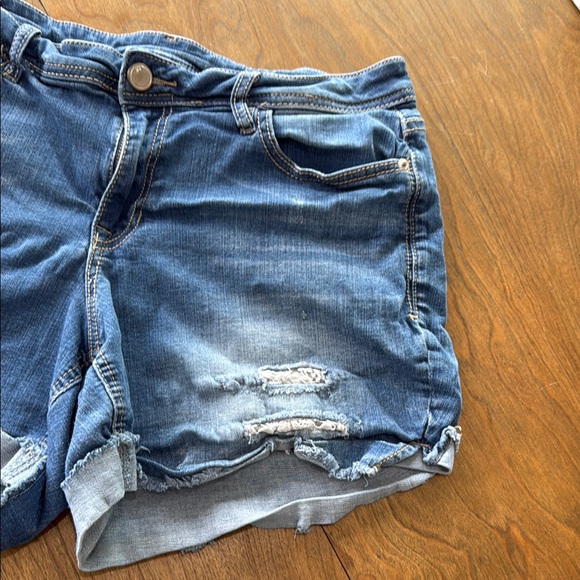 Lane Bryant Denim Distressed Women's Shorts 14 - Picture 2 of 6
